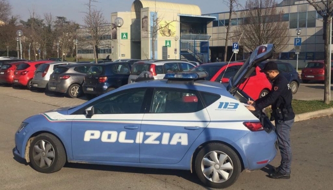 Questura di Modena, tra parcheggiatori abusivi, radicalizzazione islamista e aggressioni.