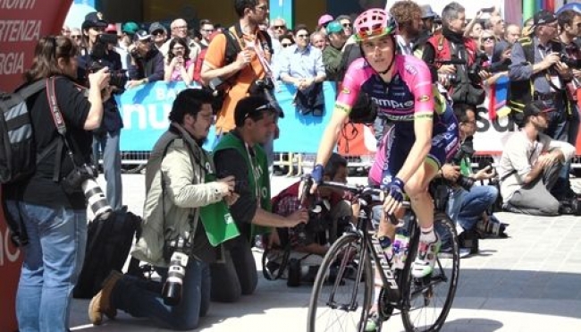 Giro d’Italia, Diego Ulissi vince la tappa Modena-Asolo