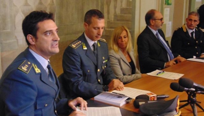 Modena - Scatta l&#039;operazione &quot;The Untouchables&quot;. Due arresti per usura e ricettazione, nei guai anche tre carabinieri.
