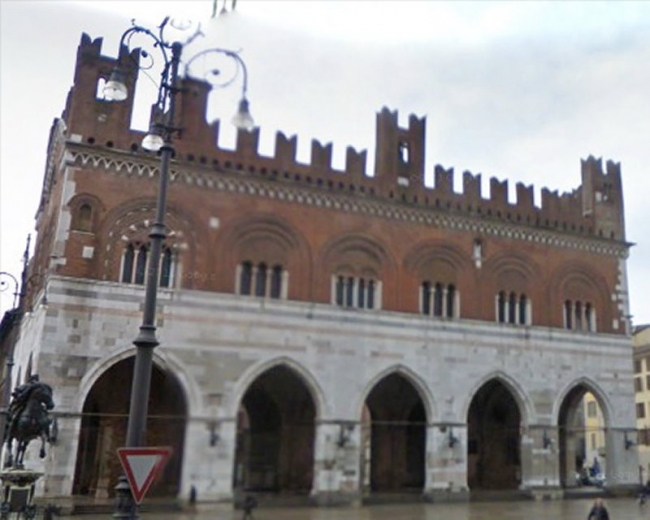 Piacenza, Polizia Municipale, grazie al calendario 2013 oltre 800 euro per l&#039;Hospice