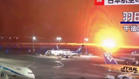 Il momento in cui l'aereo prende fuoco all'aeroporto di Tokyo (Video).