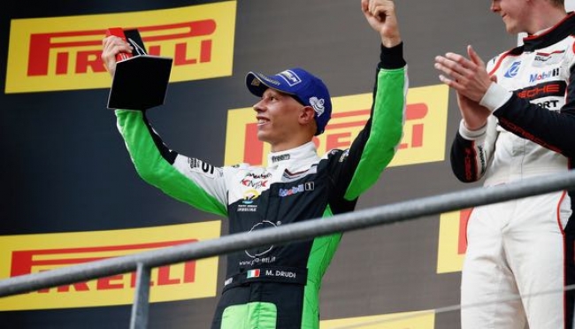 Mattia Drudi conquista il primo podio della stagione. Un Weekend chiaro-scuro per Dinamic Motorsport