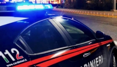 Robusto 27enne picchia clienti e titolari del bar e infine tenta anche con i carabinieri intervenuti