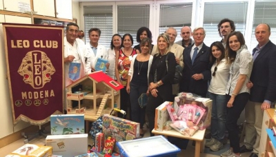 Modena - Il Leo Club dona giocattoli e computer allo Spazio Scuola del Policlinico