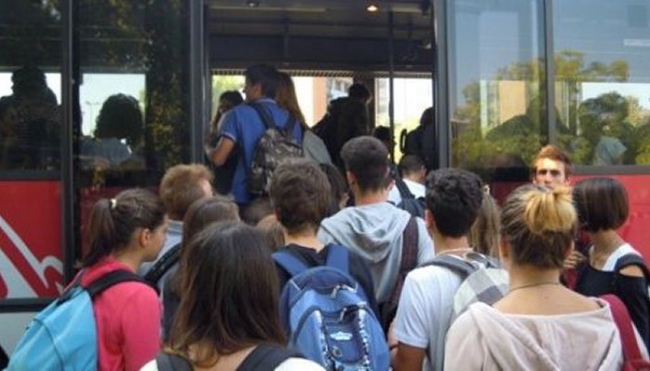 Reggio Emilia. Un altro grave incidente coinvolge un giovane mentre va a scuola.