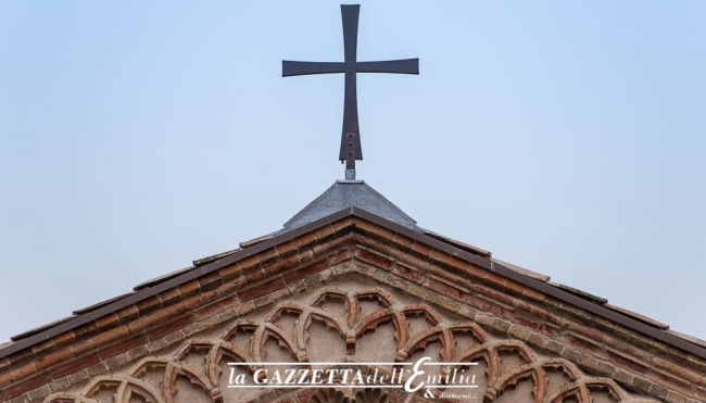 La cerimonia per la benedizione e posa della Croce sulla sommità della facciata di San Francesco del Prato (Gallery)