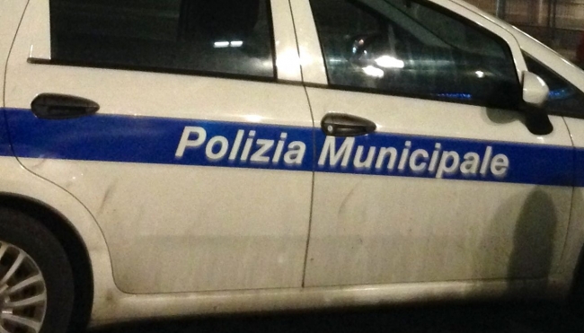 Modena, non si ferma all’ alt dei agenti: ubriaco e senza assicurazione