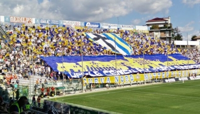 Parma Calcio 1913: la curva &quot;invasa&quot; da bandiere gialloblù nelle prossime partite