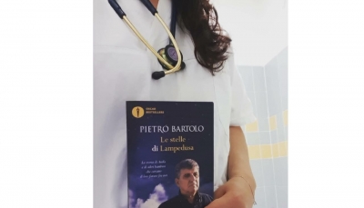 &quot;In punta di penna: rubrica di libri&quot;. Le stelle di Lampedusa, Pietro Bartolo, Oscar Mondadori