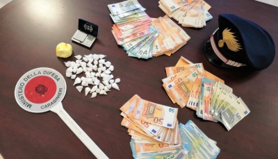 Coca e soldi ritrovati in un appartamento di due albanesi