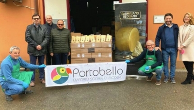 Parmigiano Reggiano: il consorzio dona altri 1.500 chilogrammi di formaggio alle famiglie in difficoltà 