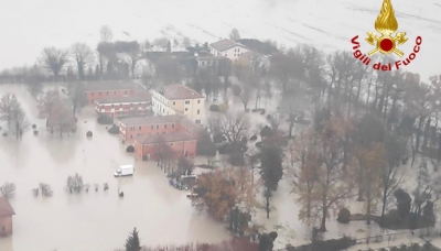 Allerta fiumi. Straripamenti e famiglie evacuate nel modenese. Danni ingenti alle aziende a Modena Est