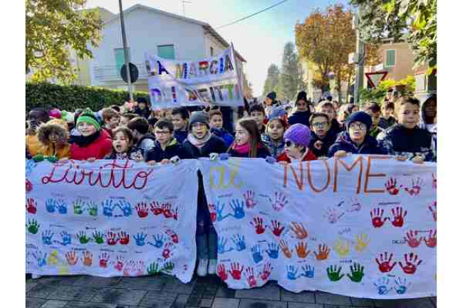 Mille bambini in piazza a Torrile per difendere i propri diritti