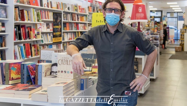 Riaperta la libreria Mondadori in Piazza Ghiaia, tutta la felicità di Domenico Maisto