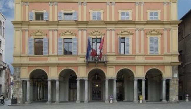 Piacenza - Dipendente comunale a prostitute con l&#039;auto del Comune