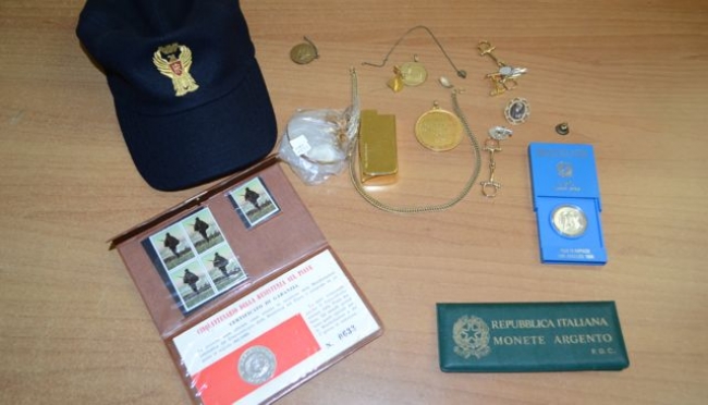 Modena - Ricettazione, denunciati due albanesi con gioielli e monete