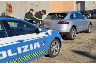 La Polizia di Stato intercetta e sequestra una Porsche del valore di 60.000 euro provento di truffa e guidata da una persona sprovvista di patente in quanto revocata
