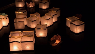 A Parma la tradizionale cerimonia giapponese delle lanterne sull’acqua