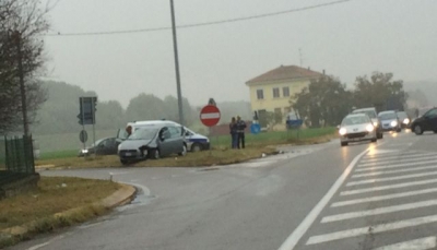 Parma, scontro tra due autovetture.