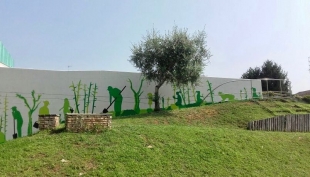 Un murales nel parco del centro cultura di Cavriago.