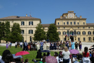 Tutto il mondo nella scuola, al Parco Ducale un momento di festa per presentare gli esiti dei percorsi di conoscenza di tanti alunni