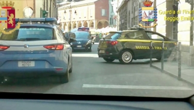 Operazione Billions: reati fiscali, bancarotta, riciclaggio e reimpiego. 4 persone arrestate a Reggio Emilia - video