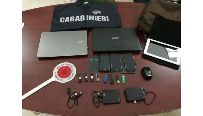 Carabinieri del Nucleo Investigativo di Parma hanno arrestato in flagranza dei reati per detenzione di materiale pornografico