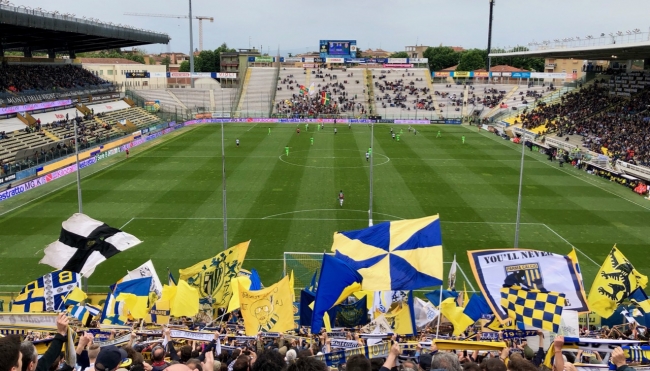 Serie B: il Parma vince 2-0 ed è solo al secondo posto