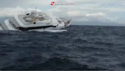 Come cola a picco uno yacht di 40 metri (Video)