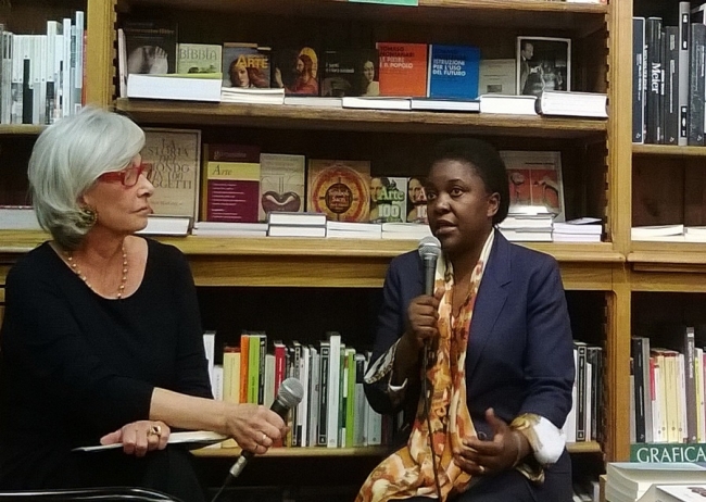 Cécile Kyenge racconta il suo libro “Ho sognato una strada – I diritti di tutti”