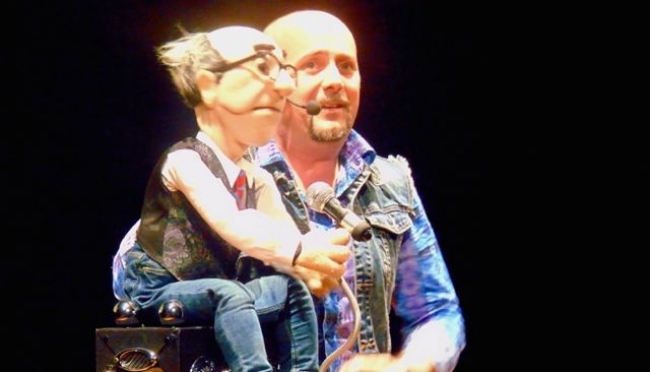 Modena - Festival del Cabaret Emergente: vince il ventriloquo Andrea Fratellini