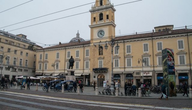 Parma, shopping in centro durante i saldi con parcheggio gratuito