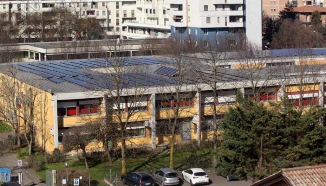 Reggio Emilia - Energie rinnovabili, prosegue l&#039;installazione di impianti fotovoltaici su 17 edifici pubblici